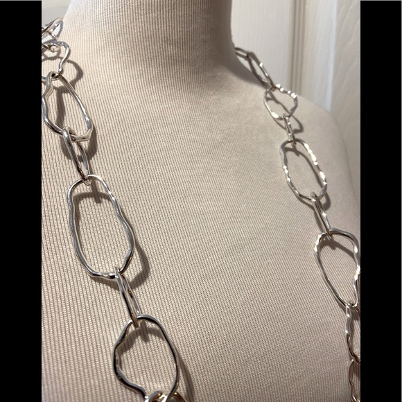 Elegant Geometric Silver Chain Statement Necklace - Picture 5 of 8